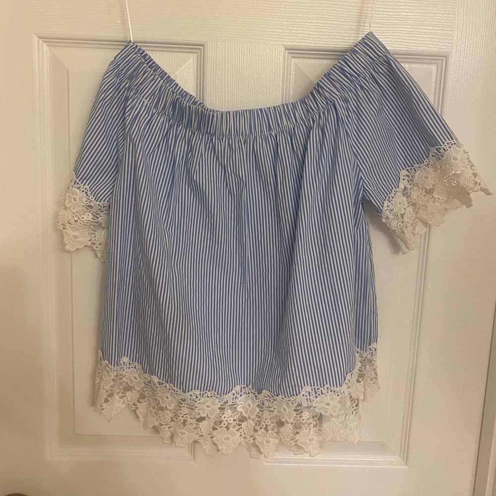 Off-the-shoulder shirt